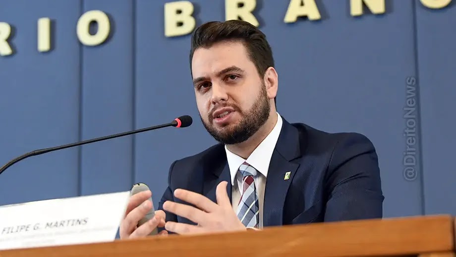 Advogado de Filipe Martins diz que prisão é ‘medida de vingança’ e critica Moraes