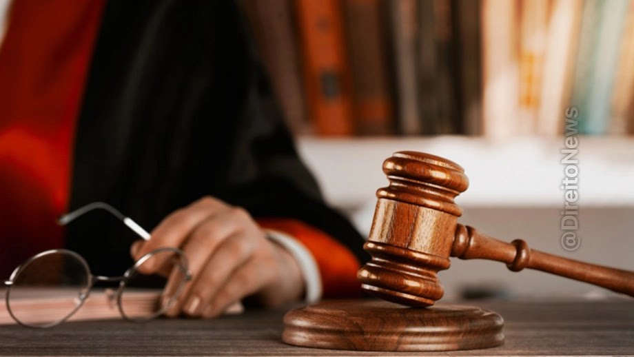 Juiz extingue ação após parte dizer, no fórum, que desconhece advogado