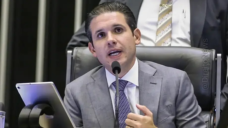Motta diz que PEC do fim da escala 6×1 prevê jornada de 40 horas sem corte de salário e transição de um ano